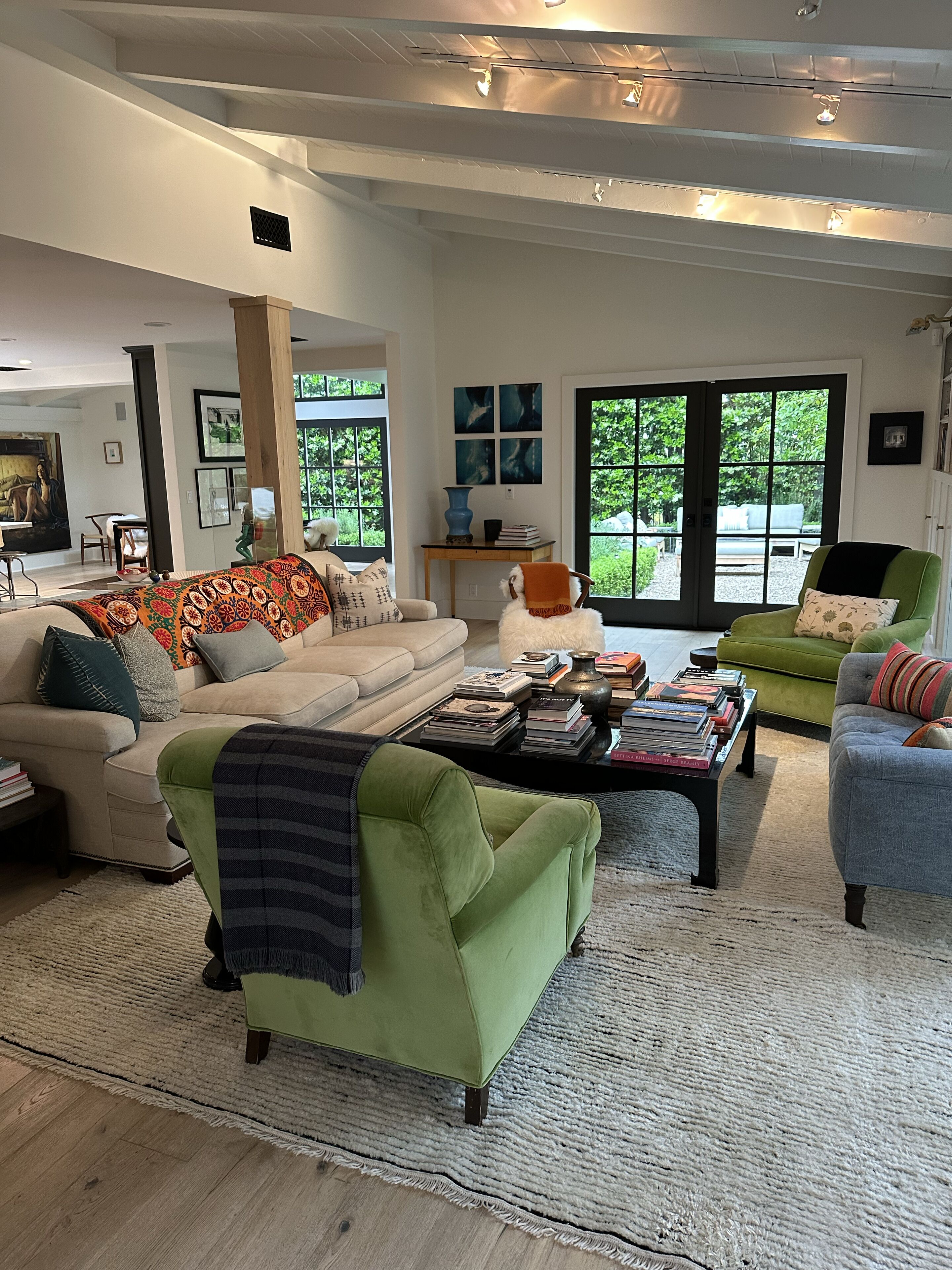 Chic traditional home with beautiful pool and gardens - 10 minute walk into town