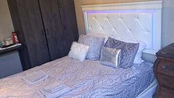 2 chambres, fer et planche Ă repasser, Wi-Fi, draps fournis