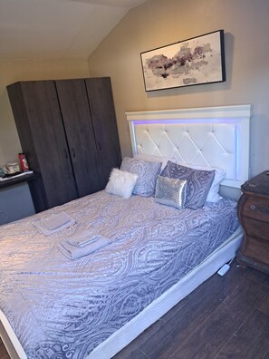 2 Schlafzimmer, Bügeleisen/Bügelbrett, WLAN, Bettwäsche