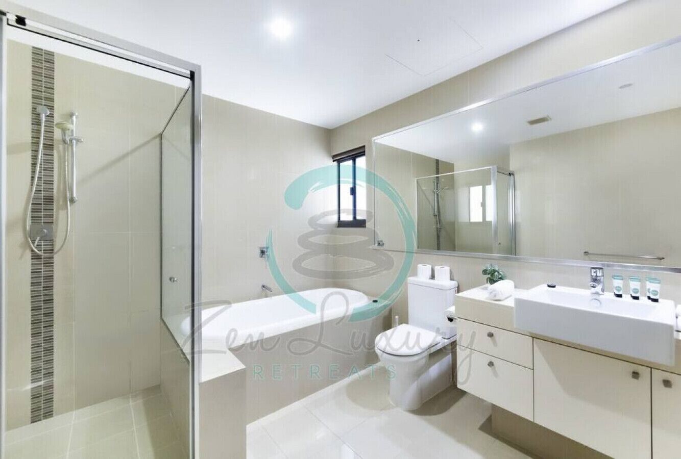 Luxury Condo | Bathroom | Separate bathtub and shower, free toiletries, hair dryer, towels