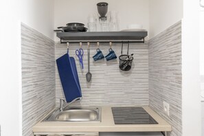 Fridge, stovetop, electric kettle, cookware/dishes/utensils