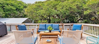 1004 E Arctic Ave. - Blue Flamingo - Steps From the Beach - Excellent Front Porch and Deck