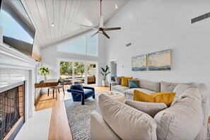TV - North Beach Cottage! Marsh Views! Screen Porch! Walk to Beach! Amenity access included! (Seabrook Island)