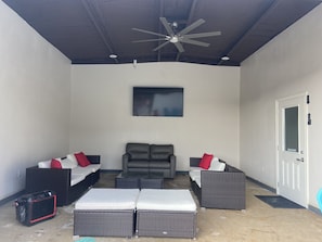 Smart TV, fireplace, DVD player, ping pong