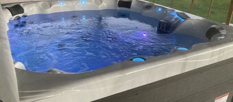 Howdy RV & Resort Bryan, 10mi to TX A&M,off Hwy 6. Amenities included, sleeps 5!