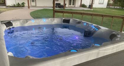 Howdy RV & Resort Bryan, 10mi to TX A&M,off Hwy 6. Amenities included, sleeps 5!