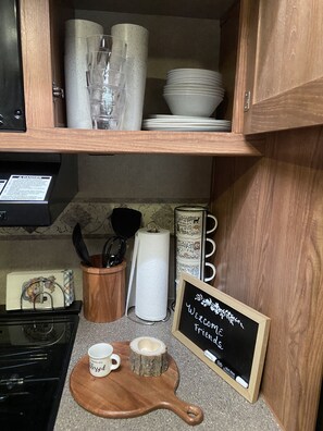 冰箱、微波炉、烤箱、炉灶