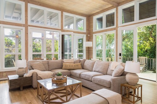 Ocean and Creek Front Vacation Retreat