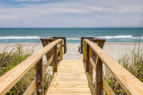 Ocean and Creek Front Vacation Retreat