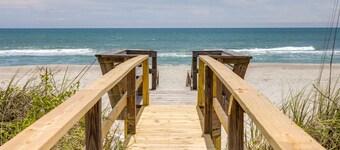 Ocean and Creek Front Vacation Retreat