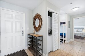 2 bedrooms, desk, iron/ironing board, WiFi