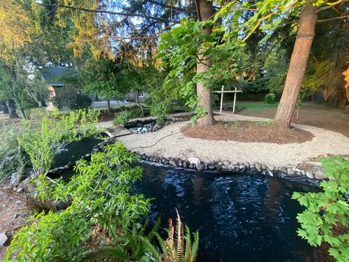 3 bedroom & 1 bath home, close to everything in Eugene