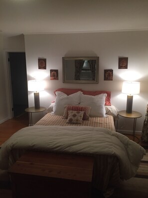 3 slaapkamers, een strijkplank/strijkijzer, reisbedje, wifi