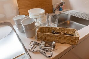 Fridge, microwave, stovetop, electric kettle - Near Harukas JR Teradacho Station 2 Twin beds&1 Sofa bed Flexible check-in times (大阪市)