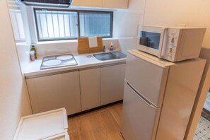 Fridge, microwave, stovetop, electric kettle