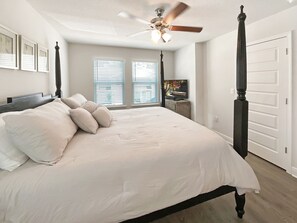 3 عدّة غرف نوم ومكواة/لوح كي وواي فاي وملاءات أسرّة