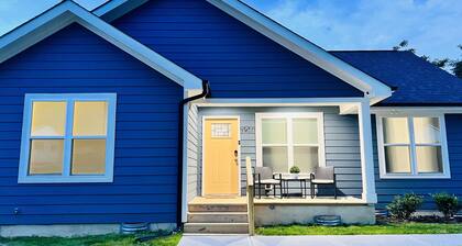 "Blue Belle"-A Magestic Modern Retreat w/ King Bed