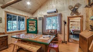 2 bedrooms, desk, free WiFi, bed sheets