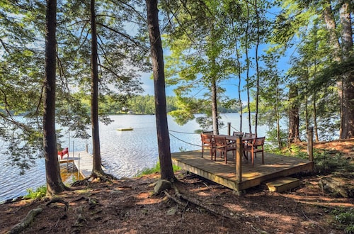 Quintessential Maine cabin w/ private waterfront