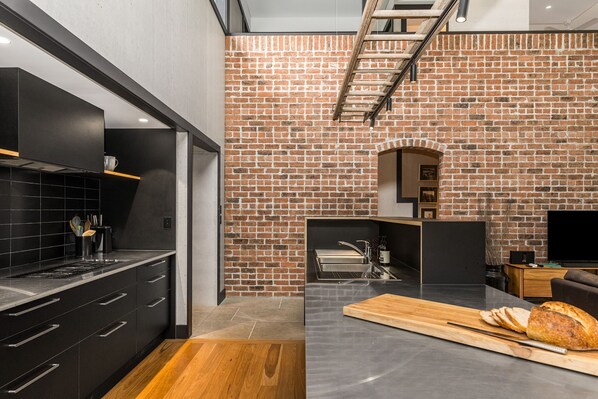 Fridge, microwave, oven, stovetop