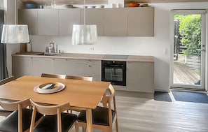 Coffee/tea maker, fridge, oven, stovetop