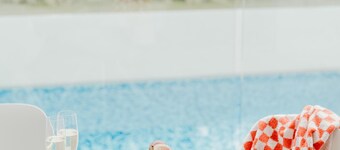 Fat Frog - Self contained luxury home, private heated pool