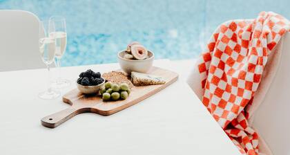 Fat Frog - Self contained luxury home, private heated pool