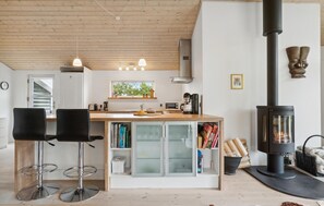 ثلاجة، فرن، موقد طهي مسطح، غسالة أطباق