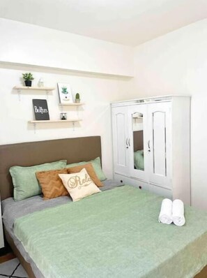2 bedrooms, bed sheets