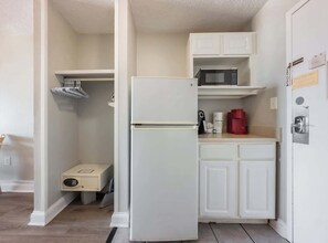 Coffee/tea maker, fridge, microwave, toaster