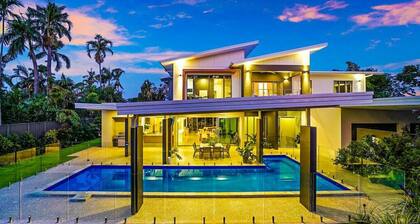 ZENLUX - 5BR Holiday Home with Pool