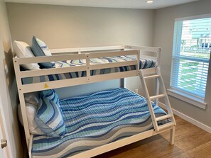 2 bedrooms, WiFi, bed sheets - Pet Friendly Cottage - Gulf Views - 5 Min walk to Beach loop (Galveston)
