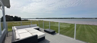 Executive Water Front Home With Steps To Water, 15 Mins to Downtown