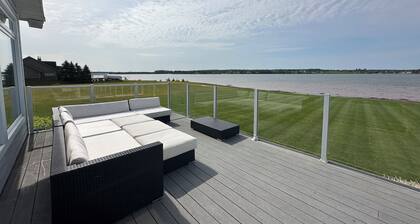 Executive Water Front Home With Steps To Water, 15 Mins to Downtown