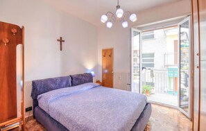 1 habitación, tabla de planchar con plancha, wifi gratis y ropa de cama 