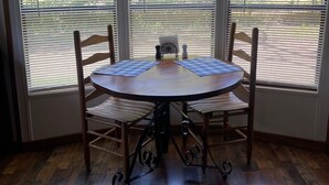 A kitchen with a round table, wooden chairs, and a sign above stating "welcome to the KITCHEN where sweet memories are being made". - TE Ponderosa (Sardis)