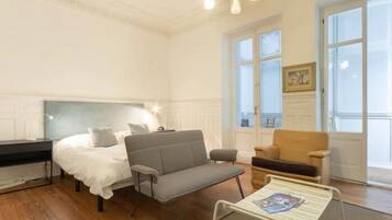 3 slaapkamers, een strijkplank/strijkijzer, internet, beddengoed