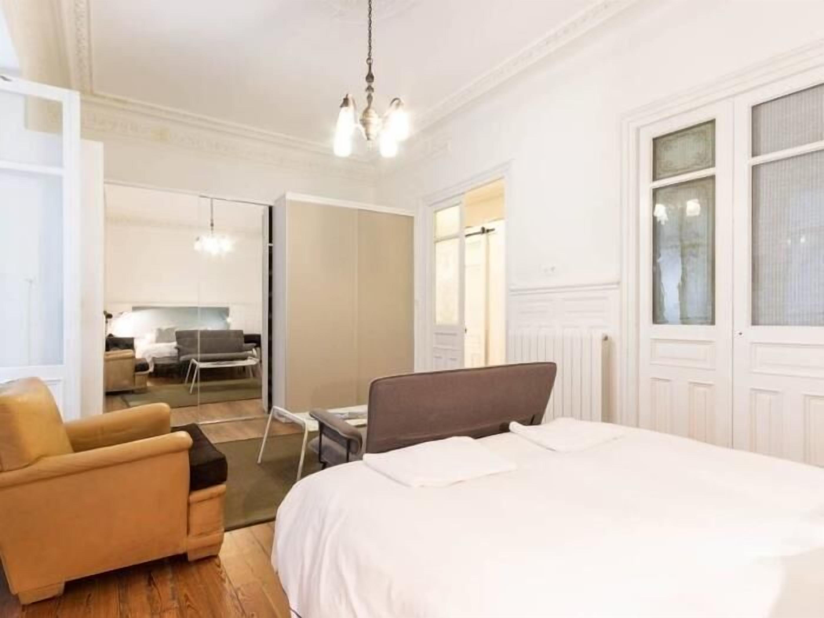 3 slaapkamers, een strijkplank/strijkijzer, internet, beddengoed