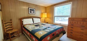 2 habitaciones, tabla de planchar con plancha y ropa de cama 