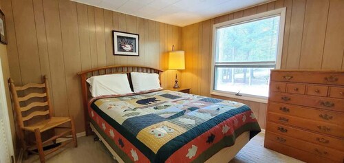 Fiebing's Rustic/Remote Cabin on two Private Lakes