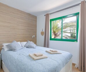 1 bedroom, desk, iron/ironing board, travel cot - Seascape Pool View & WiFi by iRent Fuerteventura (Corralejo)