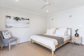 2 bedrooms, iron/ironing board, WiFi, bed sheets - Jetty's End Retreat (Tascott)