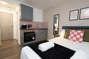 1 bedroom, desk, iron/ironing board, internet