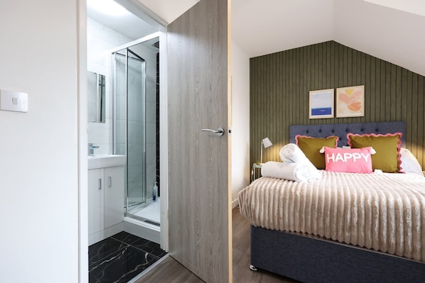 1 bedroom, desk, iron/ironing board, internet