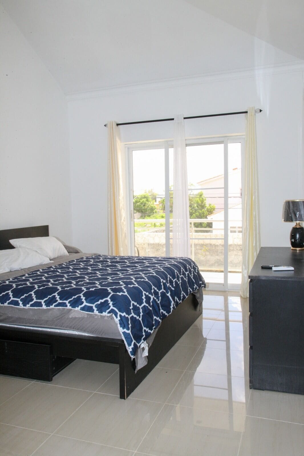 6 bedrooms, iron/ironing board, WiFi, bed sheets