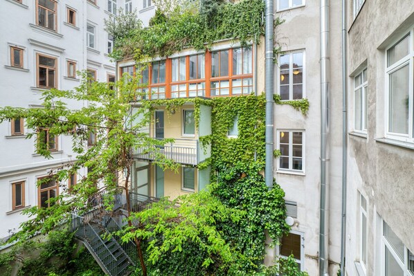 Exterior - Refurbished Neubau 2BR nr U6 Burggasse/Stadthalle, by Blueground (Vienna)