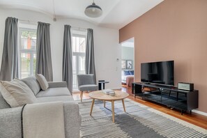 Fernseher, Stereoanlage