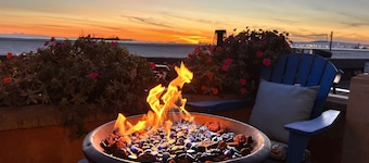 Ocean-Front Beach Studio Apartment On the Sand, kitchenette, Great wi-fi