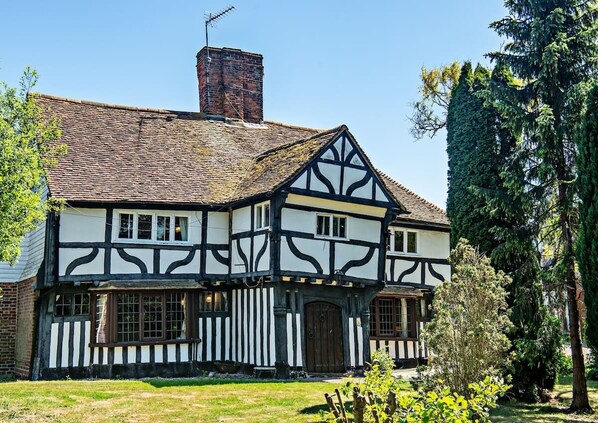Exterior - Kent - Malt House Beautiful Tudor Cottage (Sittingbourne)