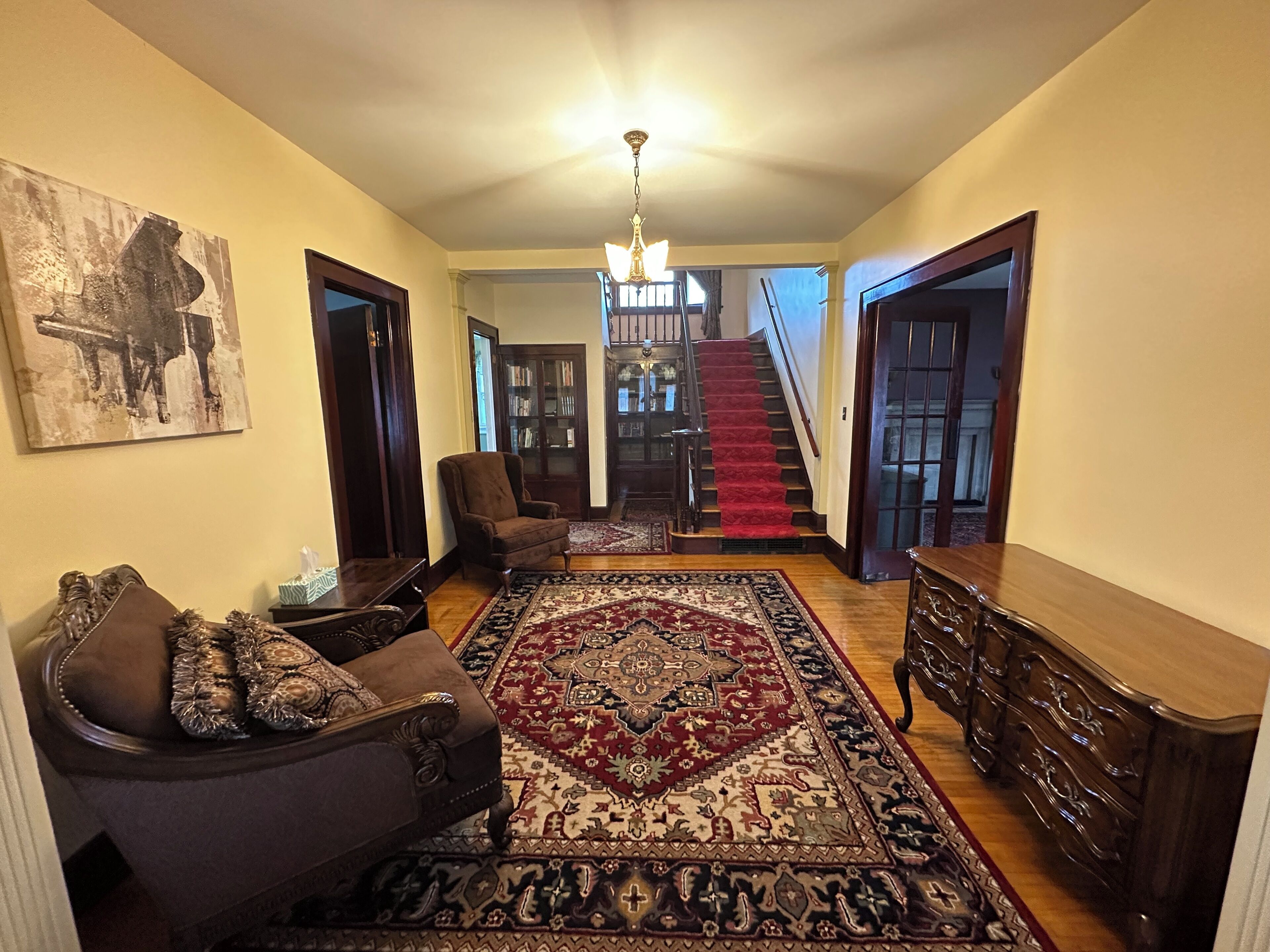 Magical Christmas Getaway!! Historical 3BR with Modern Amenities, Great Location